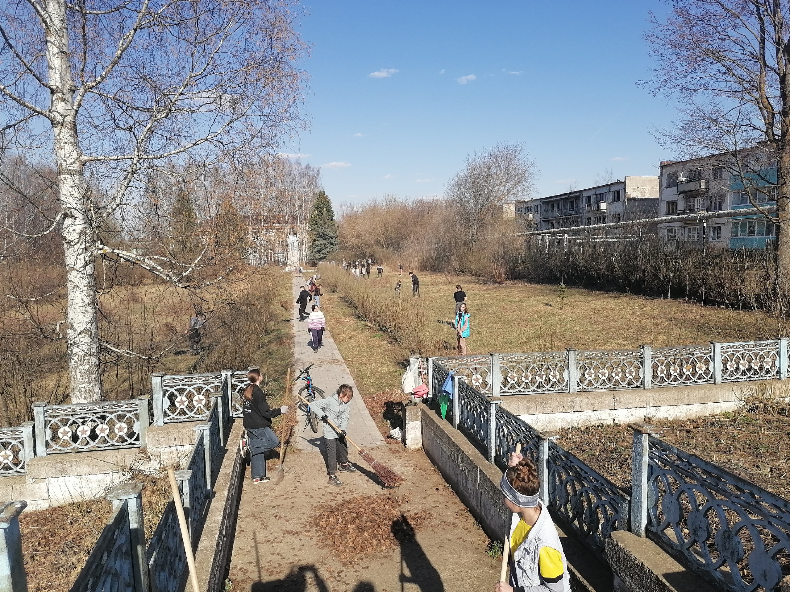 В АРХАНГЕЛЬСКОМ ТУ ПРОШЕЛ СУББОТНИК ПО БЛАГОУСТРОЙСТВУ ТЕРРИТОРИИ.